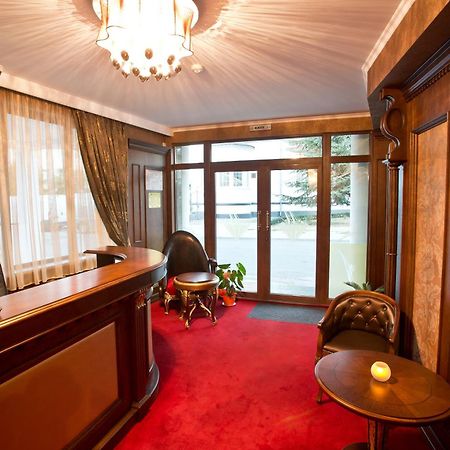 Hotel Diamond Казанлык Экстерьер фото