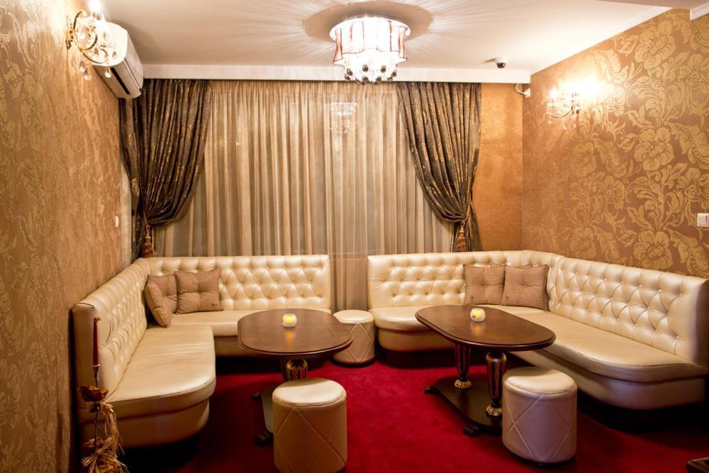 Hotel Diamond Казанлык Экстерьер фото