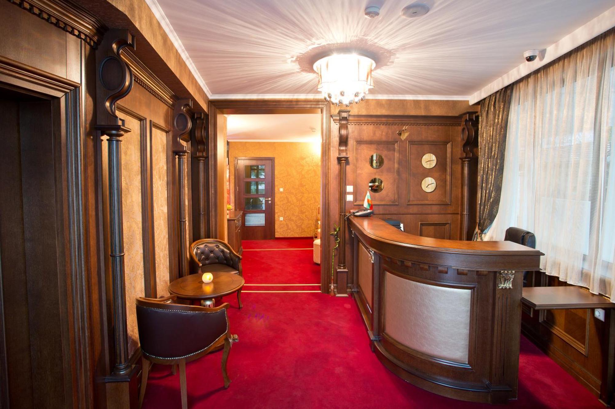 Hotel Diamond Казанлык Экстерьер фото