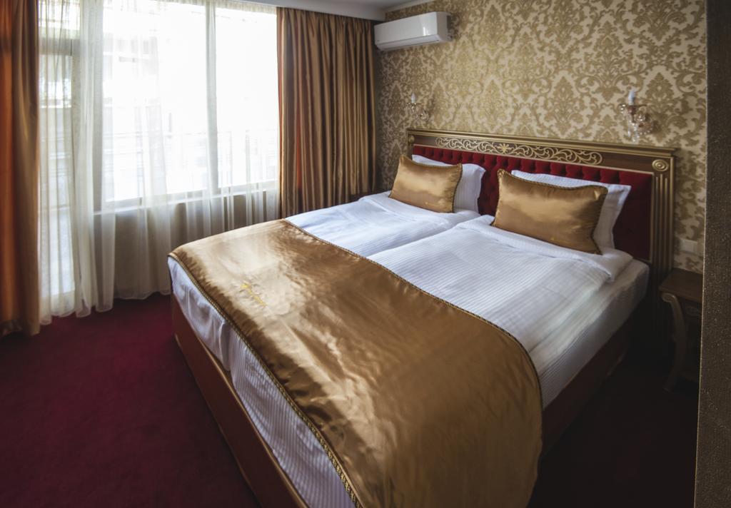 Hotel Diamond Казанлык Экстерьер фото