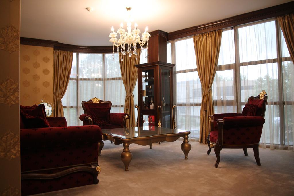 Hotel Diamond Казанлык Экстерьер фото